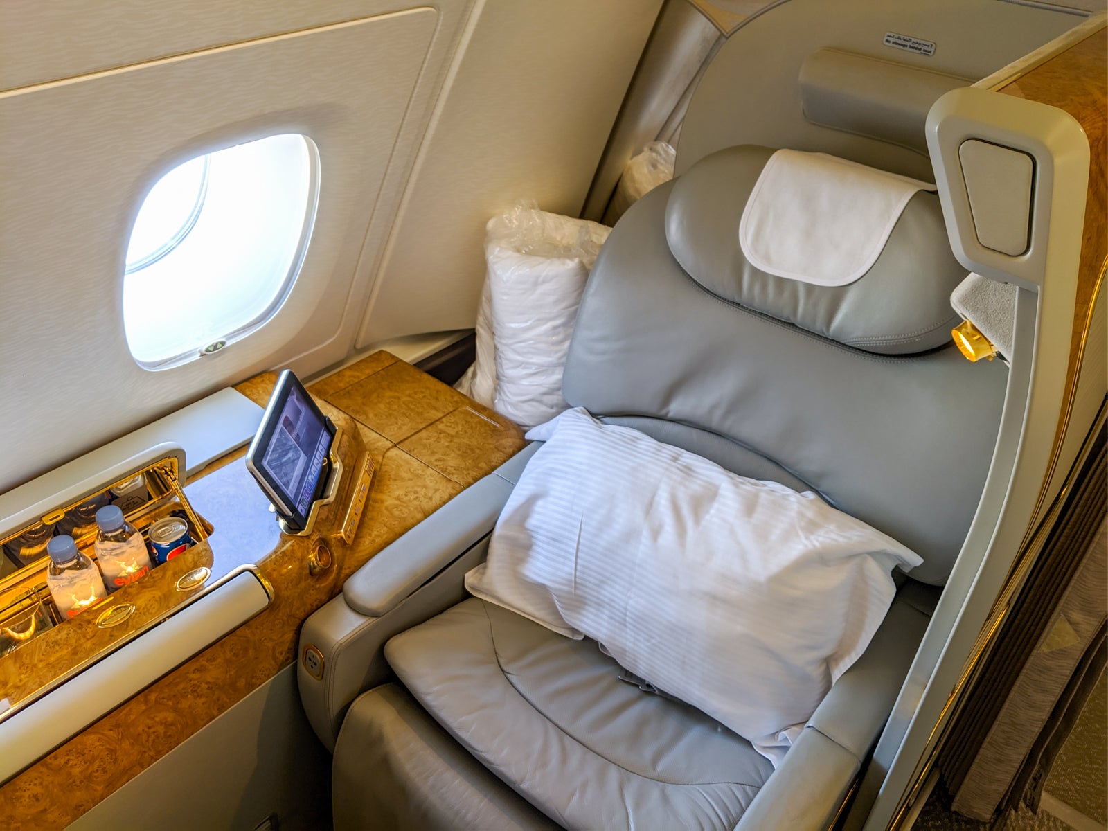 Review of Emirates A380 first class, Dubai to LA