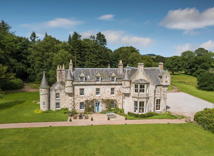 6 castles in the UK you can book for your next royal vacation - The ...