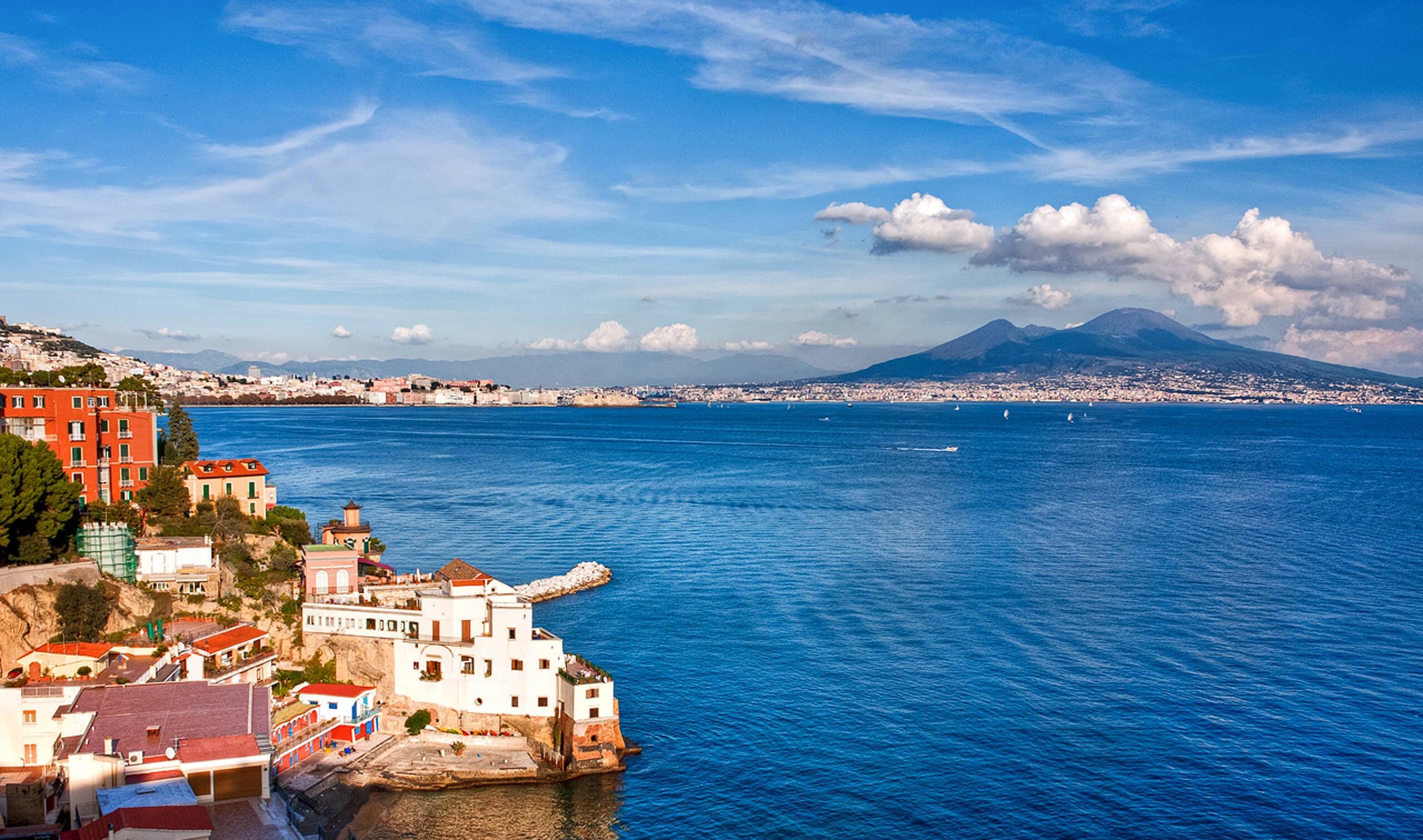 5 Reasons To Visit Naples Italy