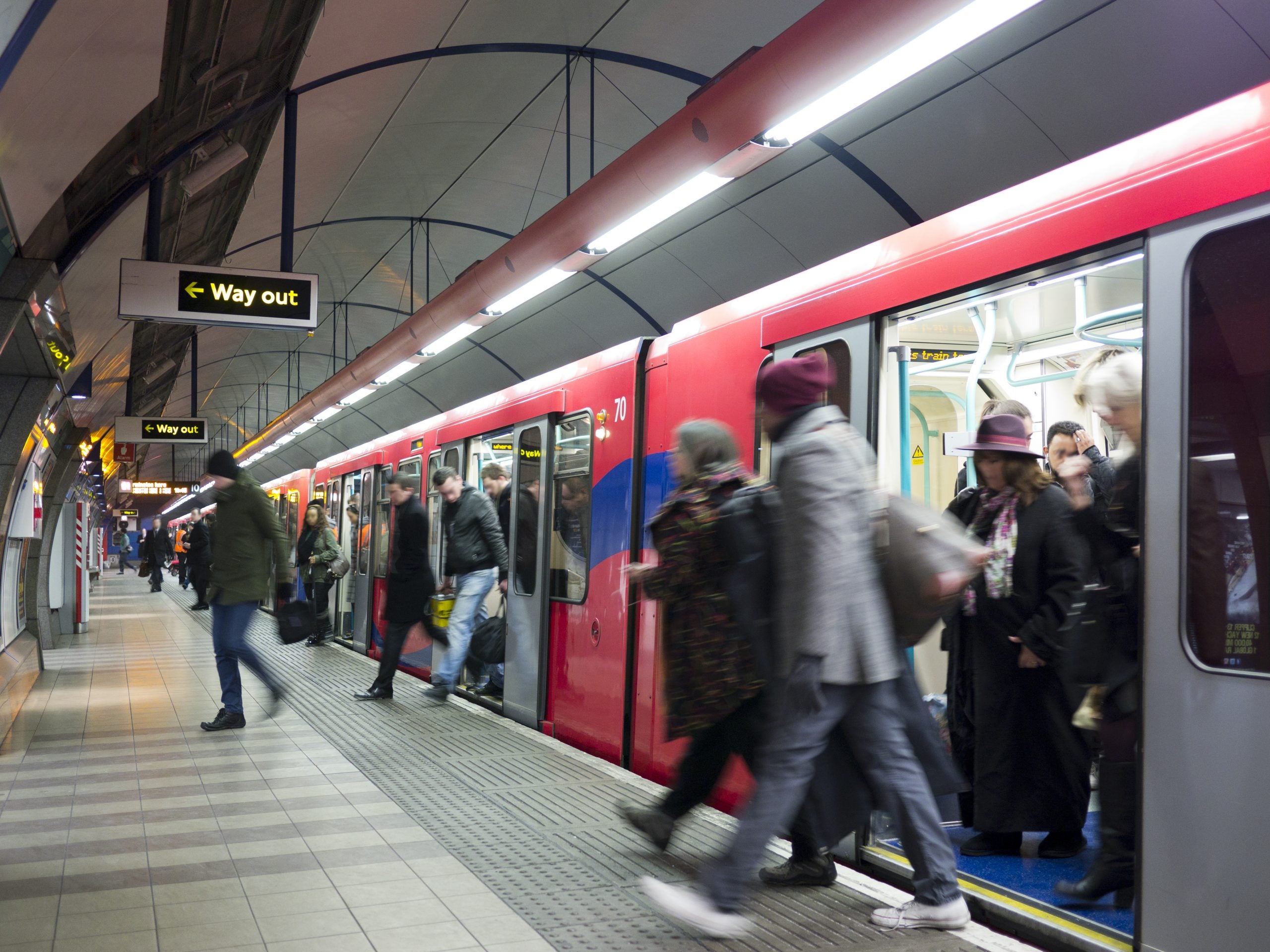 Full Mobile Coverage Finally Coming To The London Underground By 2024   GettyImages 139013529 Scaled 