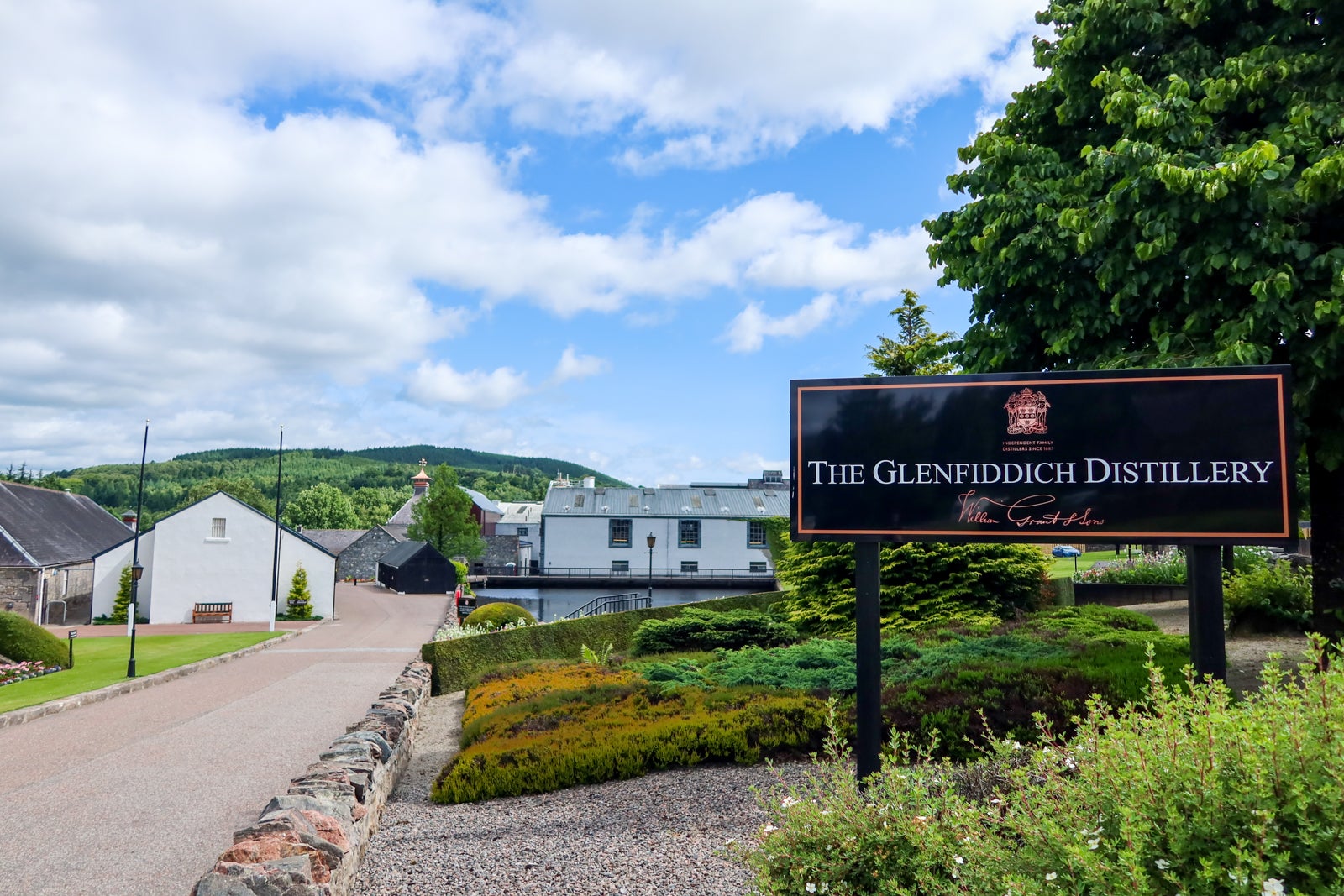 visit distilleries scotland