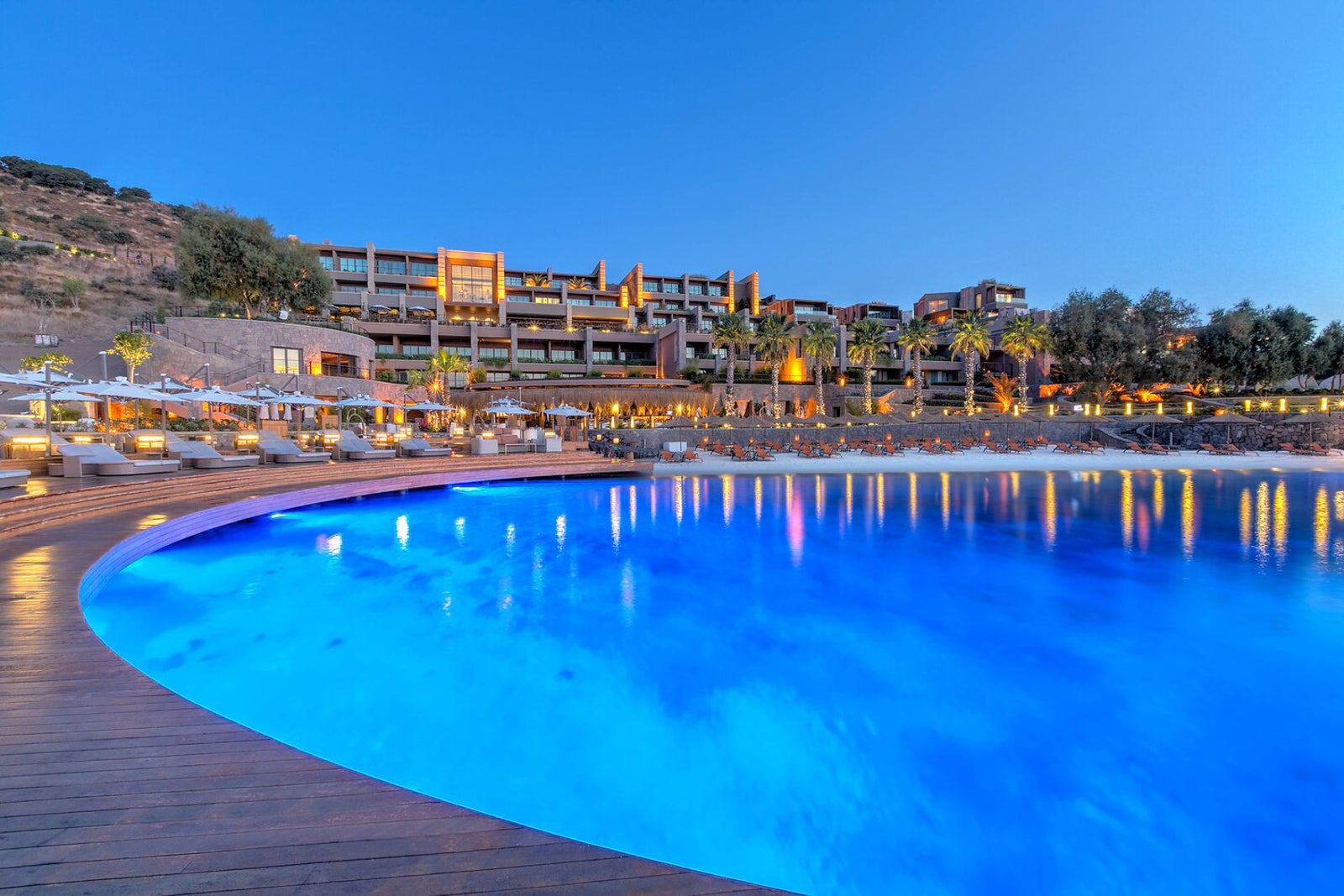 Türkiye: Where History Whispers and Luxury Awaits – A Guide to its Best Hotels and Unforgettable Experiences