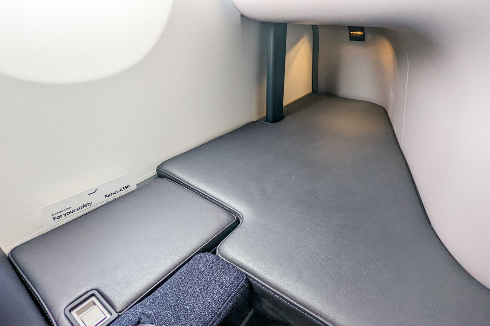 foot area business class seat