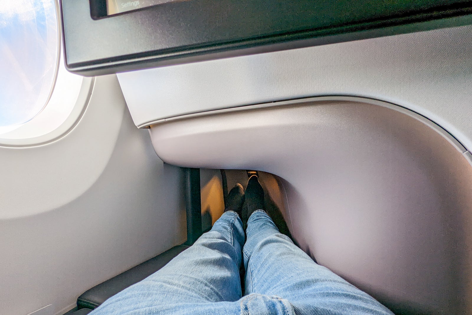 foot space on business class seat Finnair