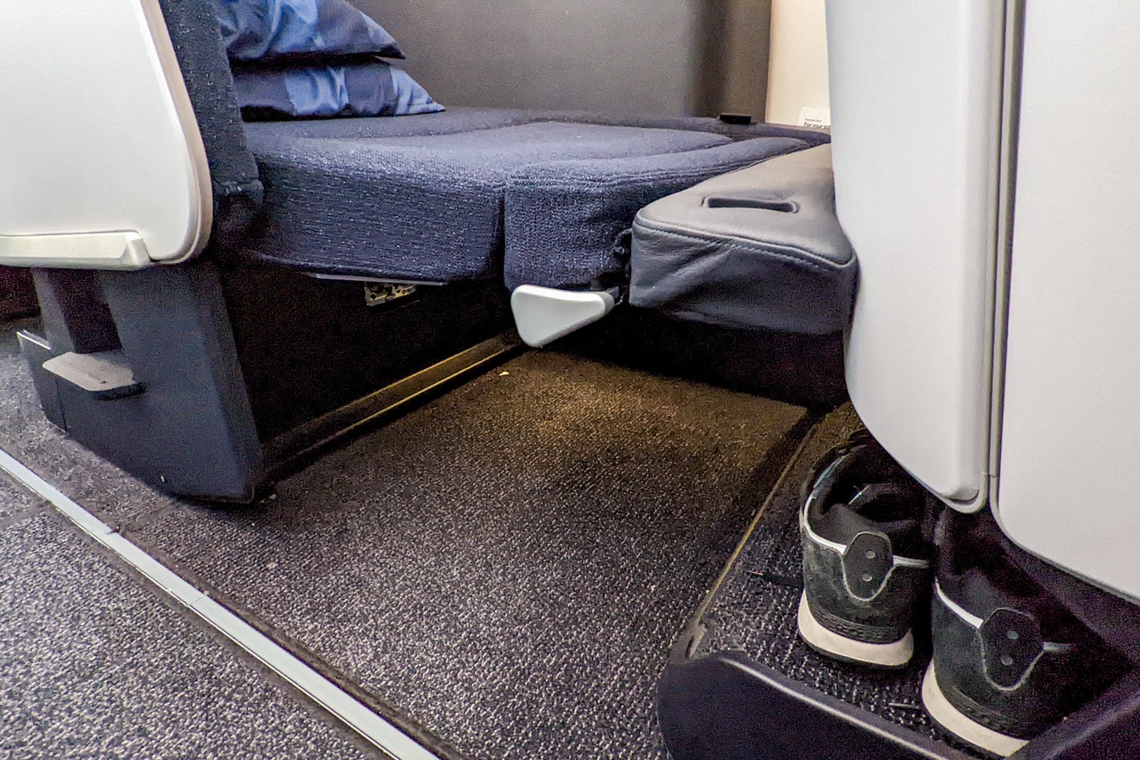 leg rest on business class seat Finnair