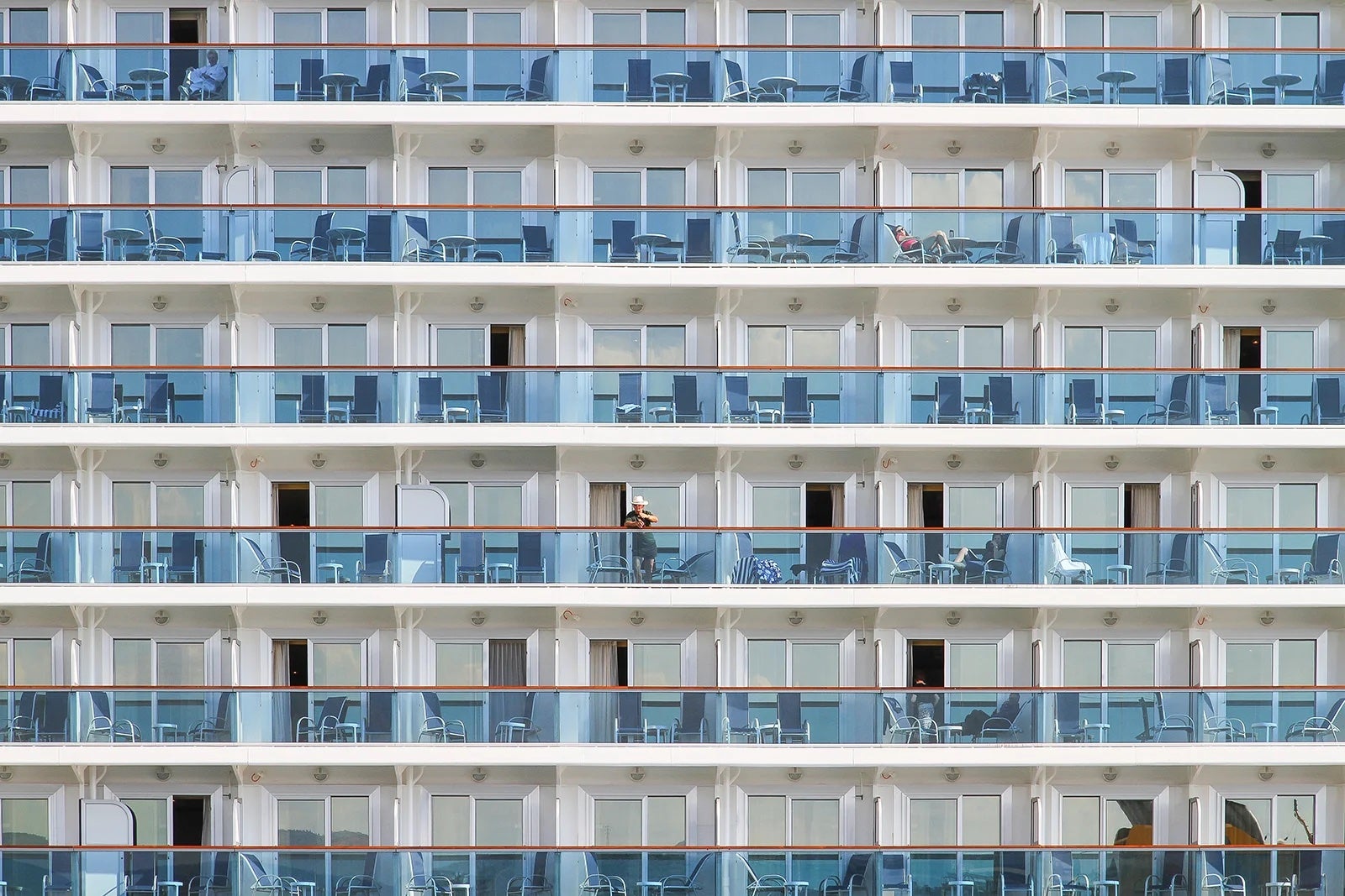 What Not To Do On A Cruise Ship Balcony