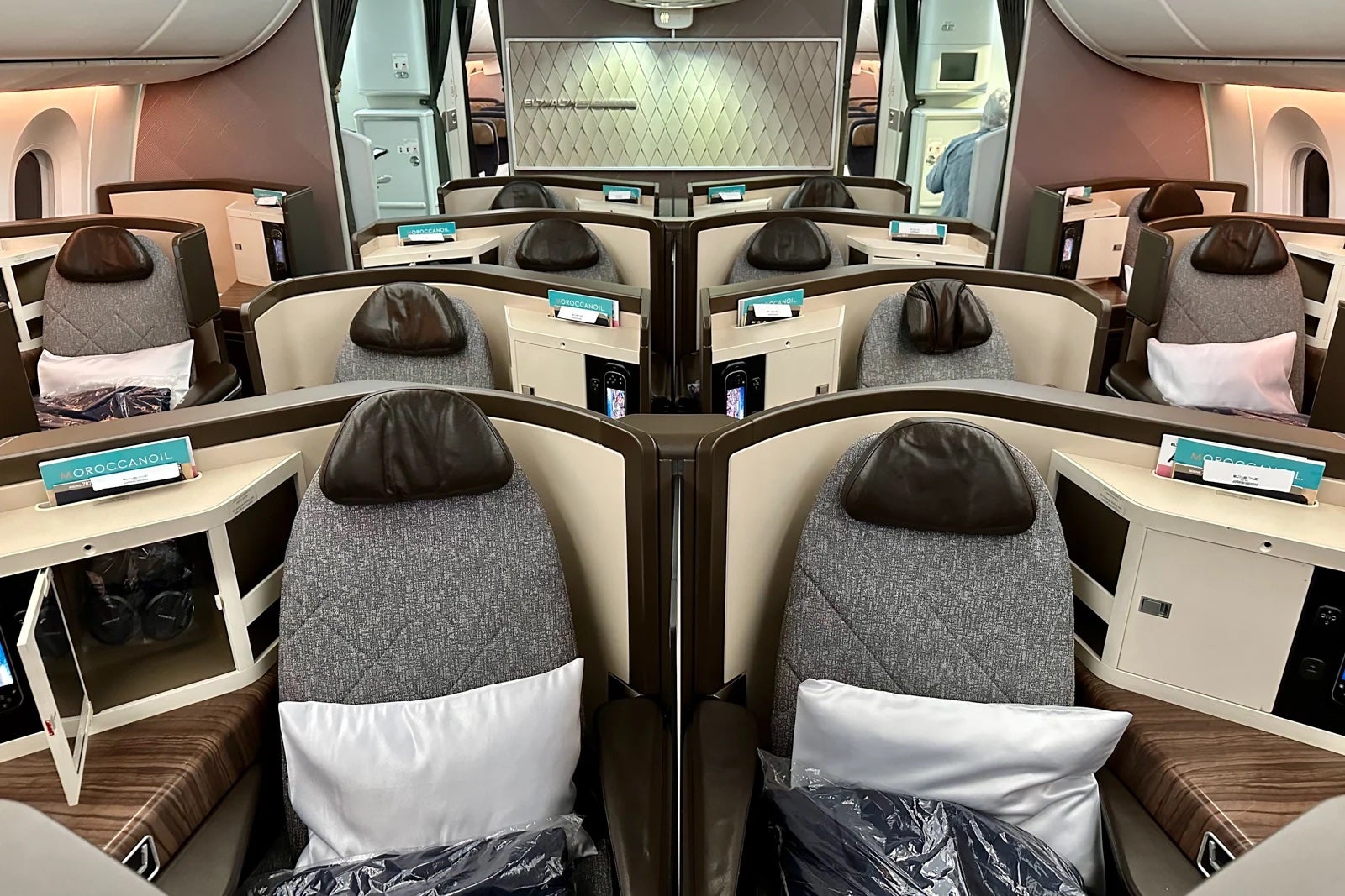 Then and now: 6 ways that El Al’s most historic route has improved in just 2 years - The Points Guy UK