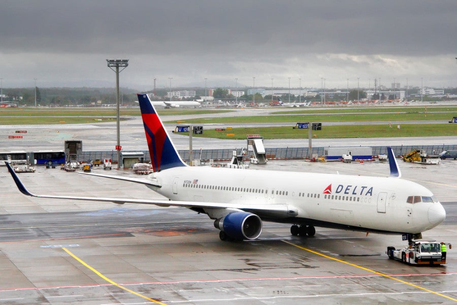 Delta 767 Aborts Takeoff at JFK, Brakes Catch Fire