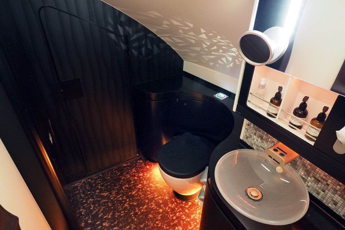 Etihad A380 The Apartment - Bathroom