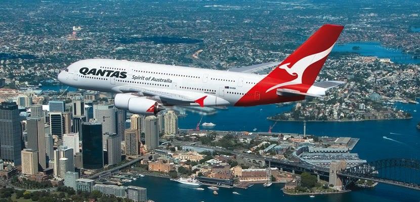 Qantas plane sydney harbour featured 2