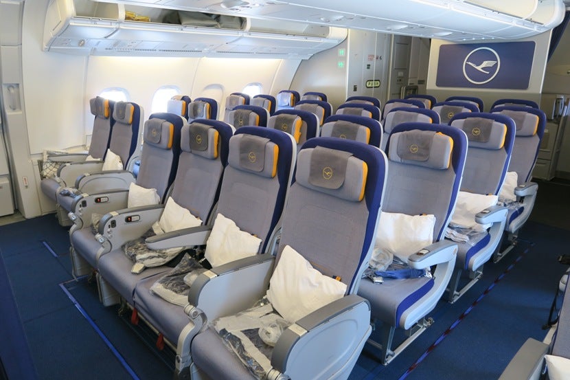 vold marxisme siv Lufthansa Changes Economy Light Seat Policy With A Charge |  icbritanico.edu.ar