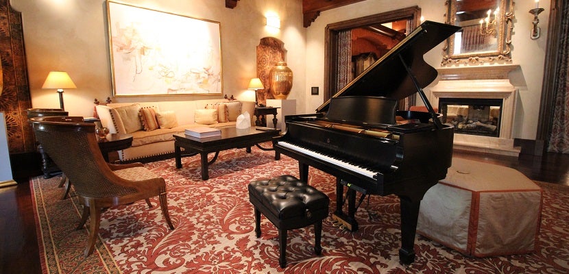 Caesars Marcus Aurelius Villa Piano Living Room featured