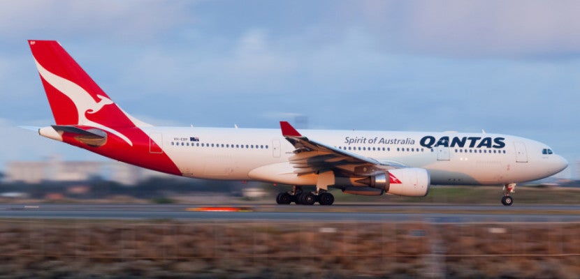 Qantas Plane shutterstock_285018902