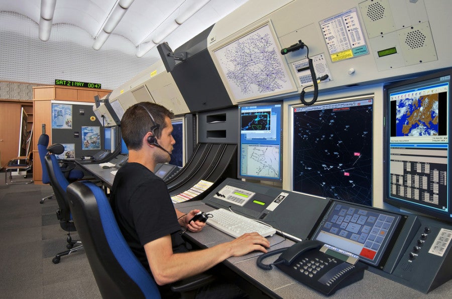 Insider Series: What Do Air Traffic Controllers Actually Do? - The ...