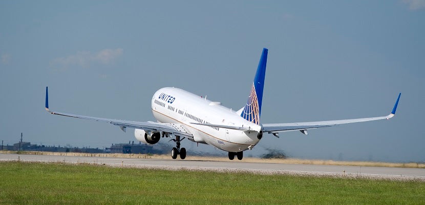 United plane 737 taking off featured