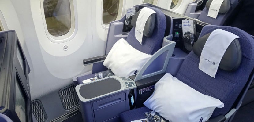 united dreamliner business featured