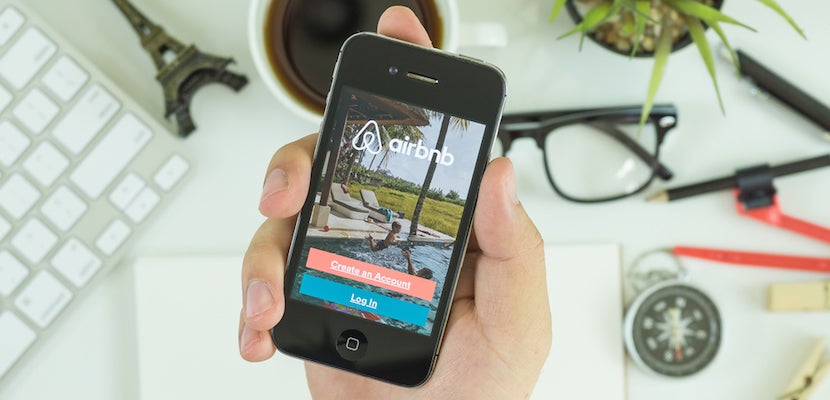 airbnb-app-smartphone-featured