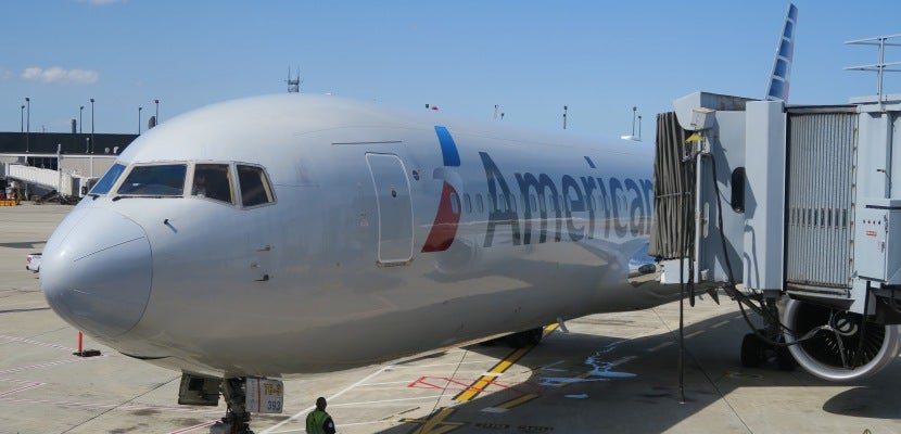 aa-767-300-at-chicago-ord-gate-featured1