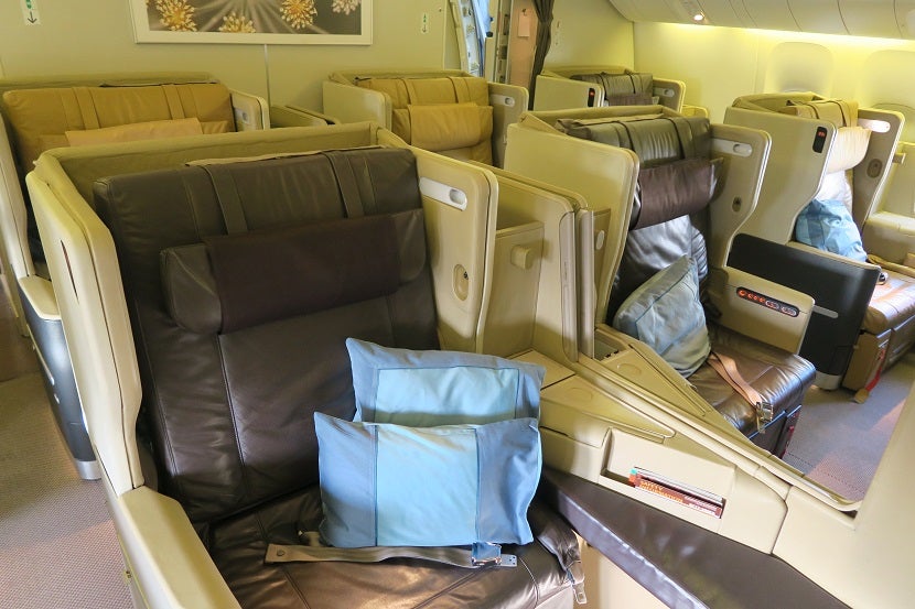 singapore-airlines-777-buisness-class-mini-cabin