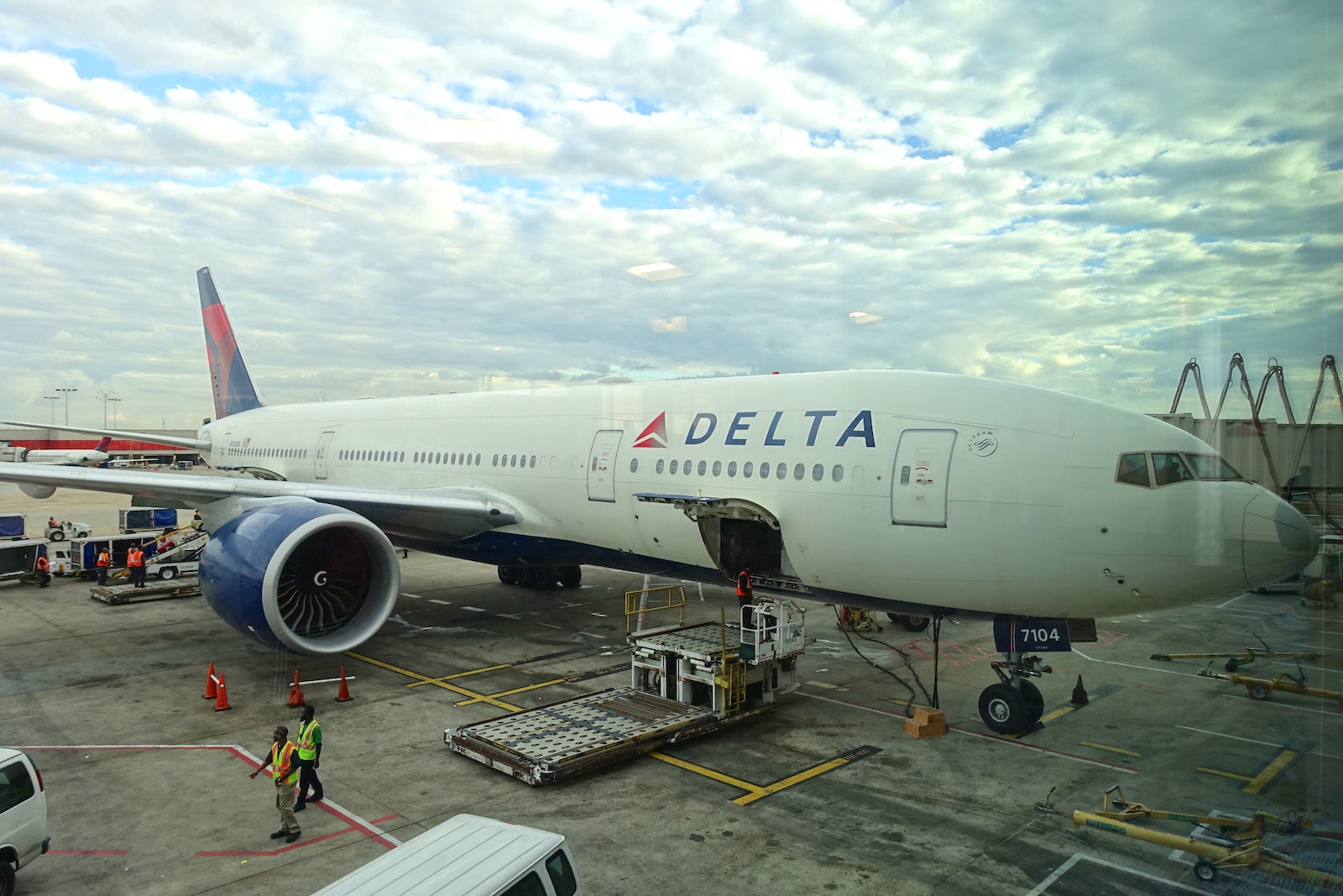 Delta 777 plane