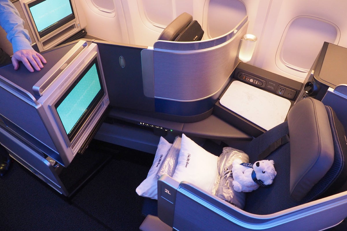 United 777-300ER 77W Polaris Business Class Preview