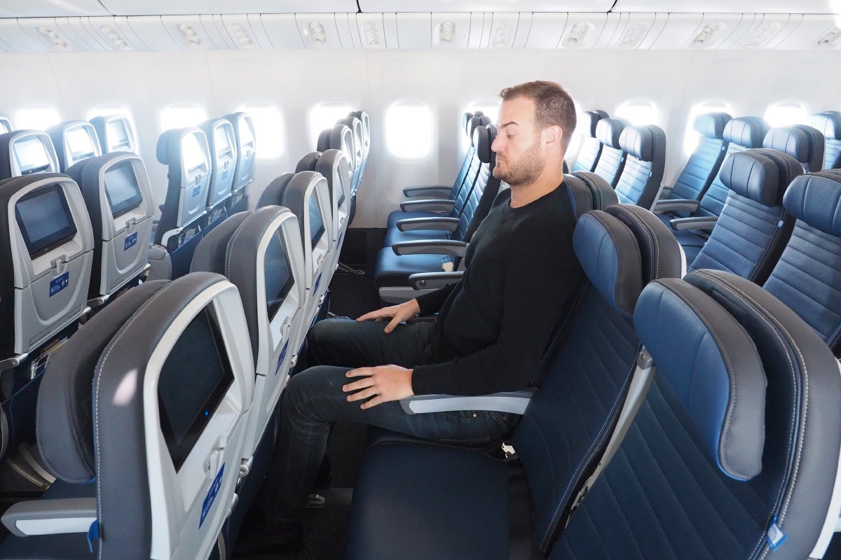 Rules of flying in the middle seat The Points Guy