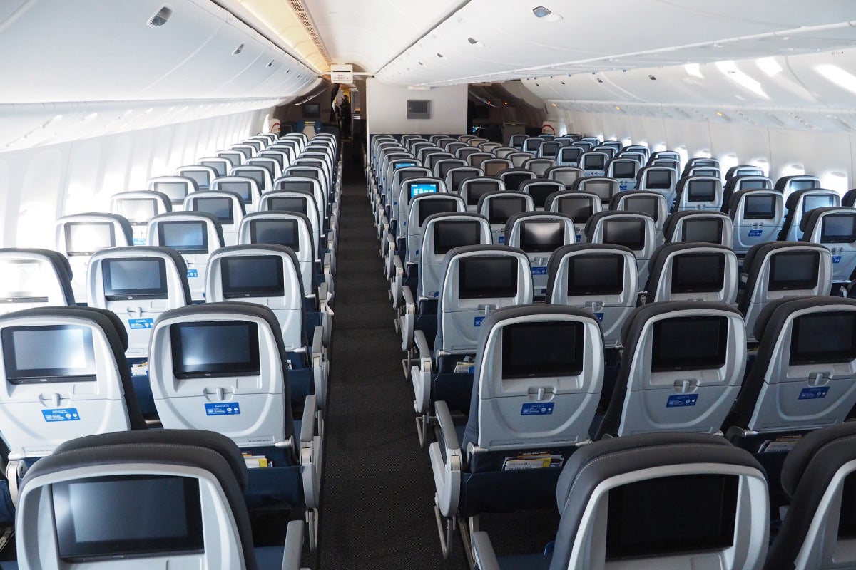 United 777-300ER 77W Economy Preview