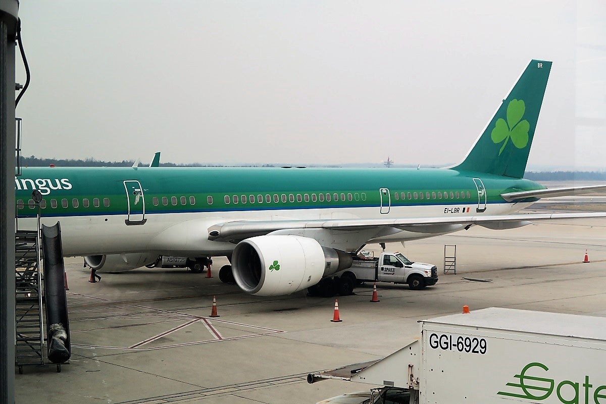 Aer Lingus 757 exterior