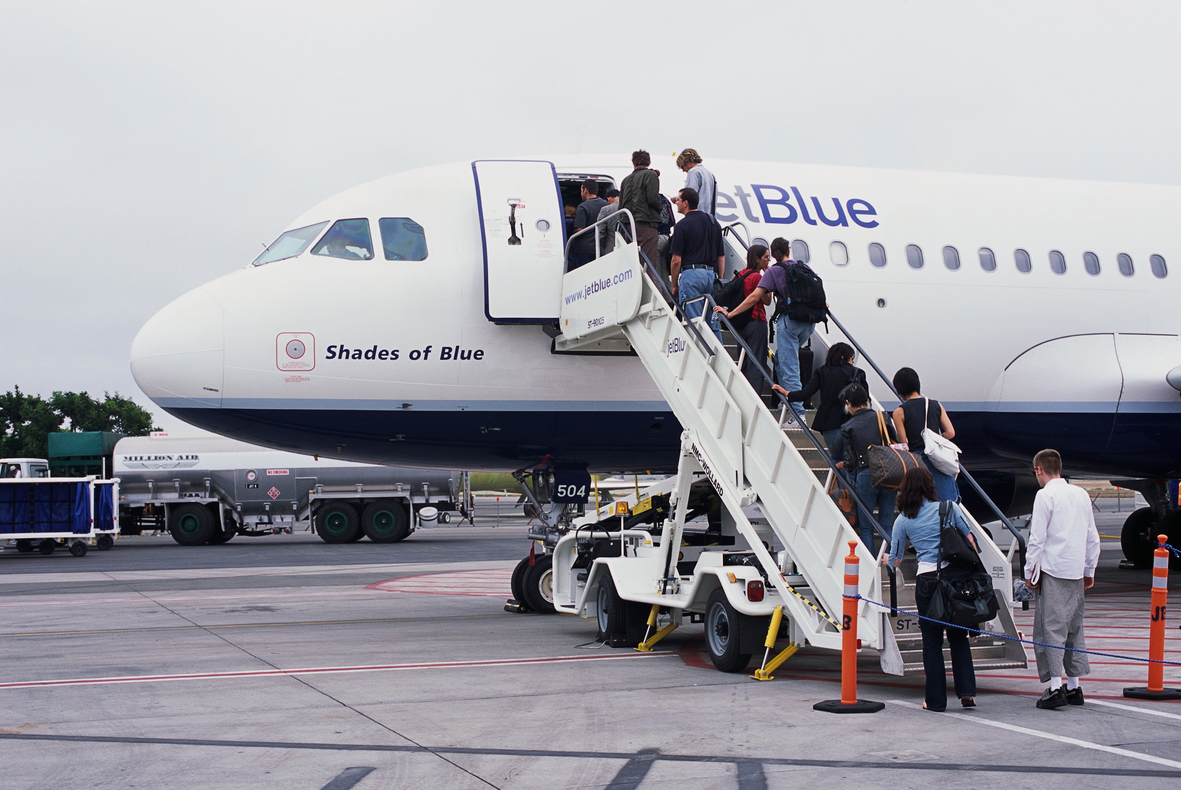 united employee travel dress code