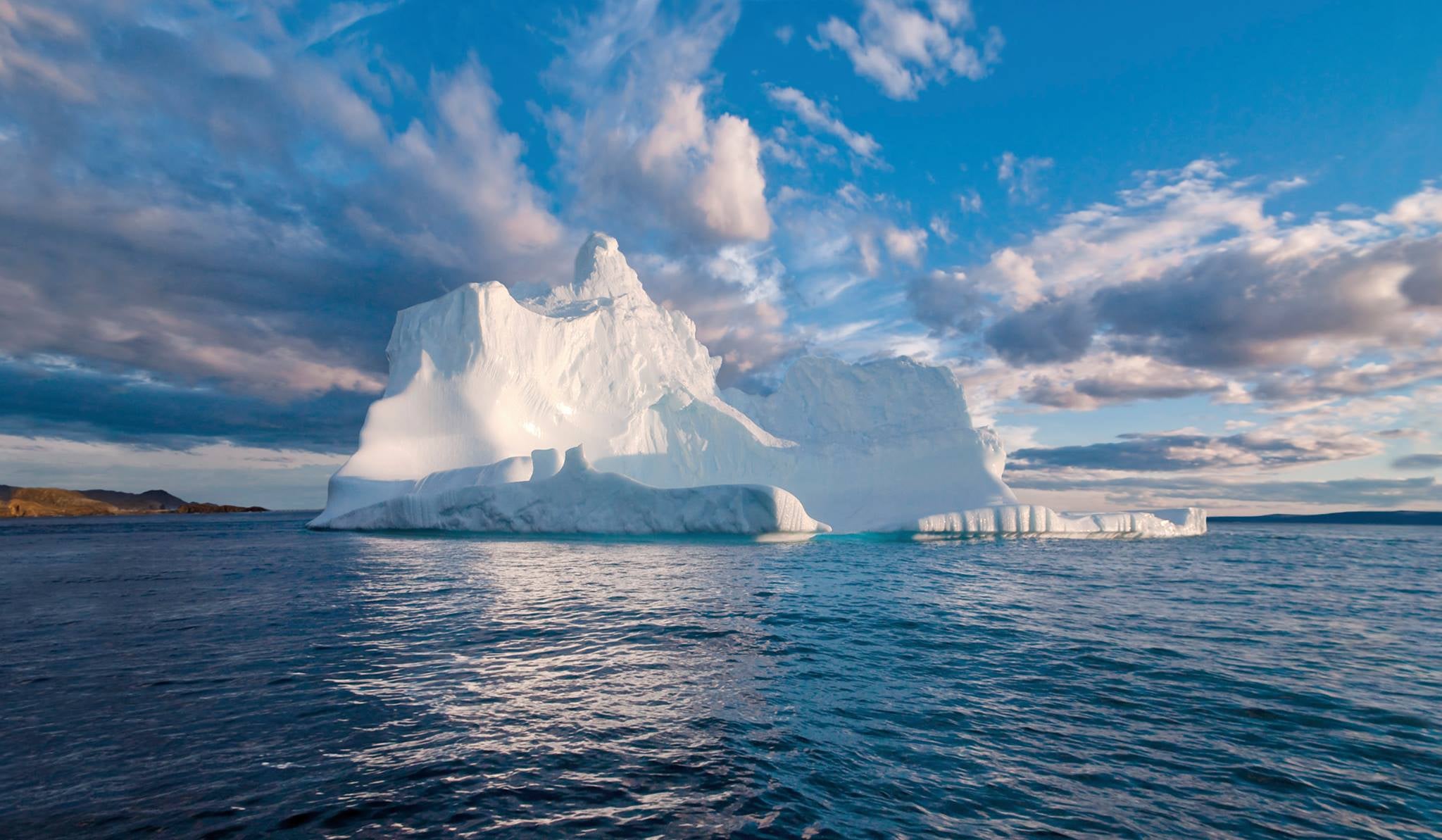 An Huge Iceberg Is Now a Tourist Attraction in Newfoundland - The ...