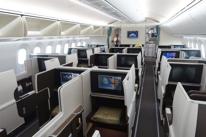 Review: Oman Air (787-9) Business Class From Paris to Muscat