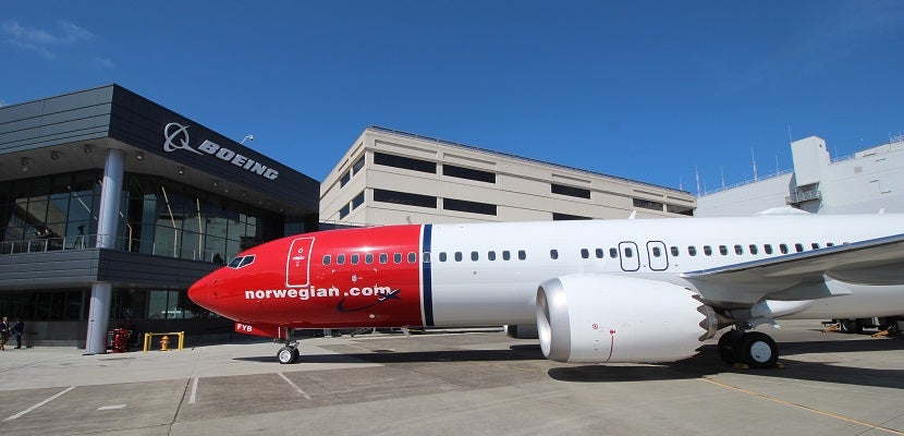 IMG Norwegian Air Boeing 737 MAX 8 side