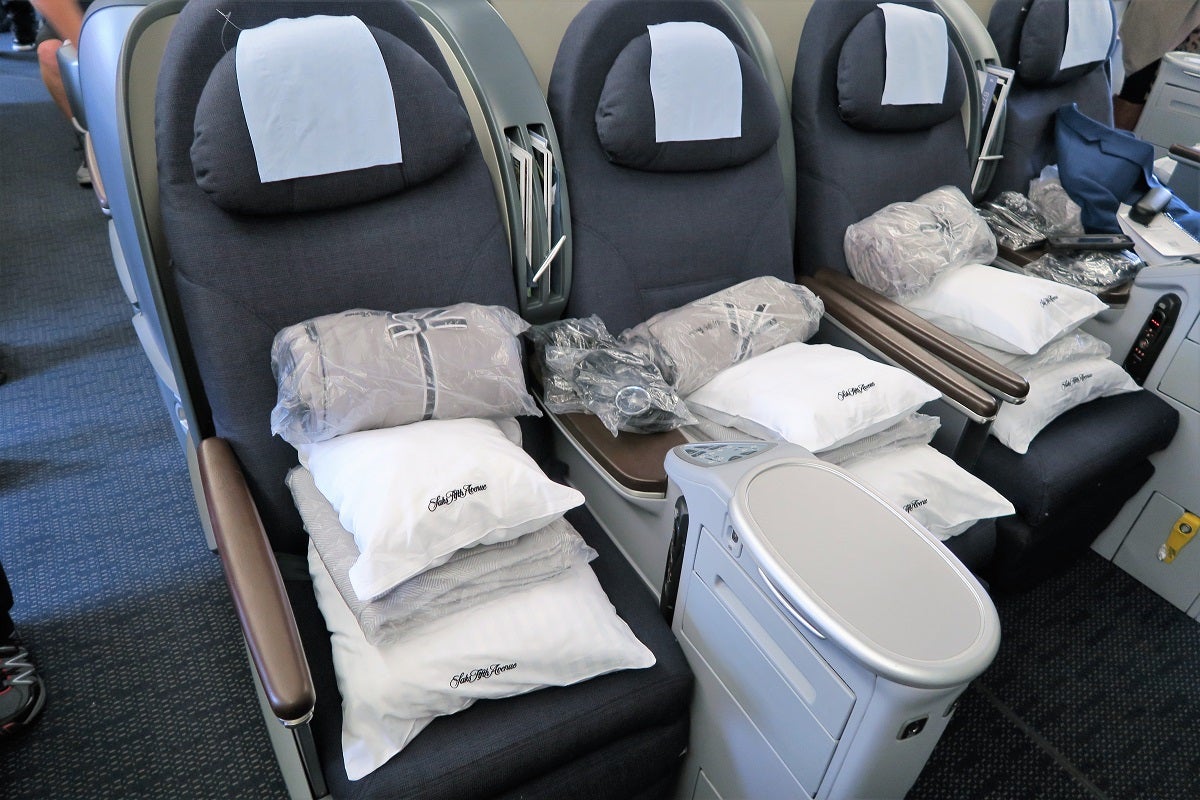 United Polaris Business 777-200 on-seat amenities