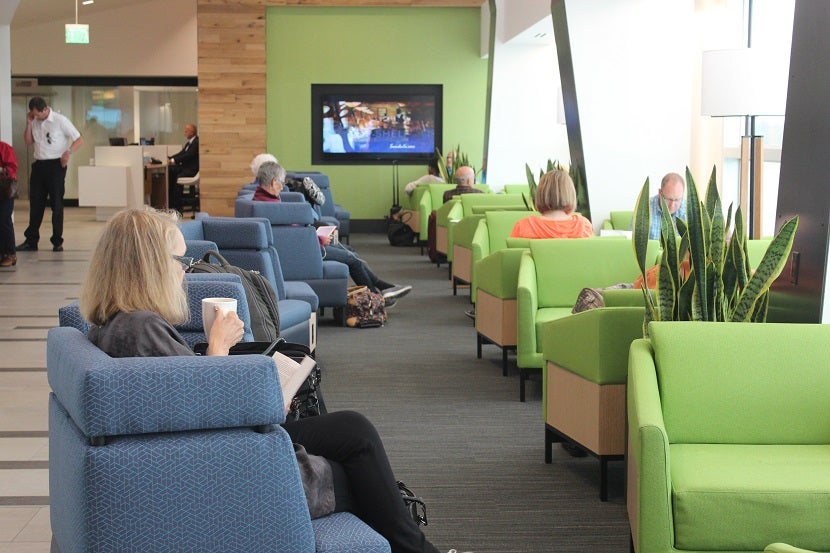 IMG Alaska Airlines Lounge Seattle main seating