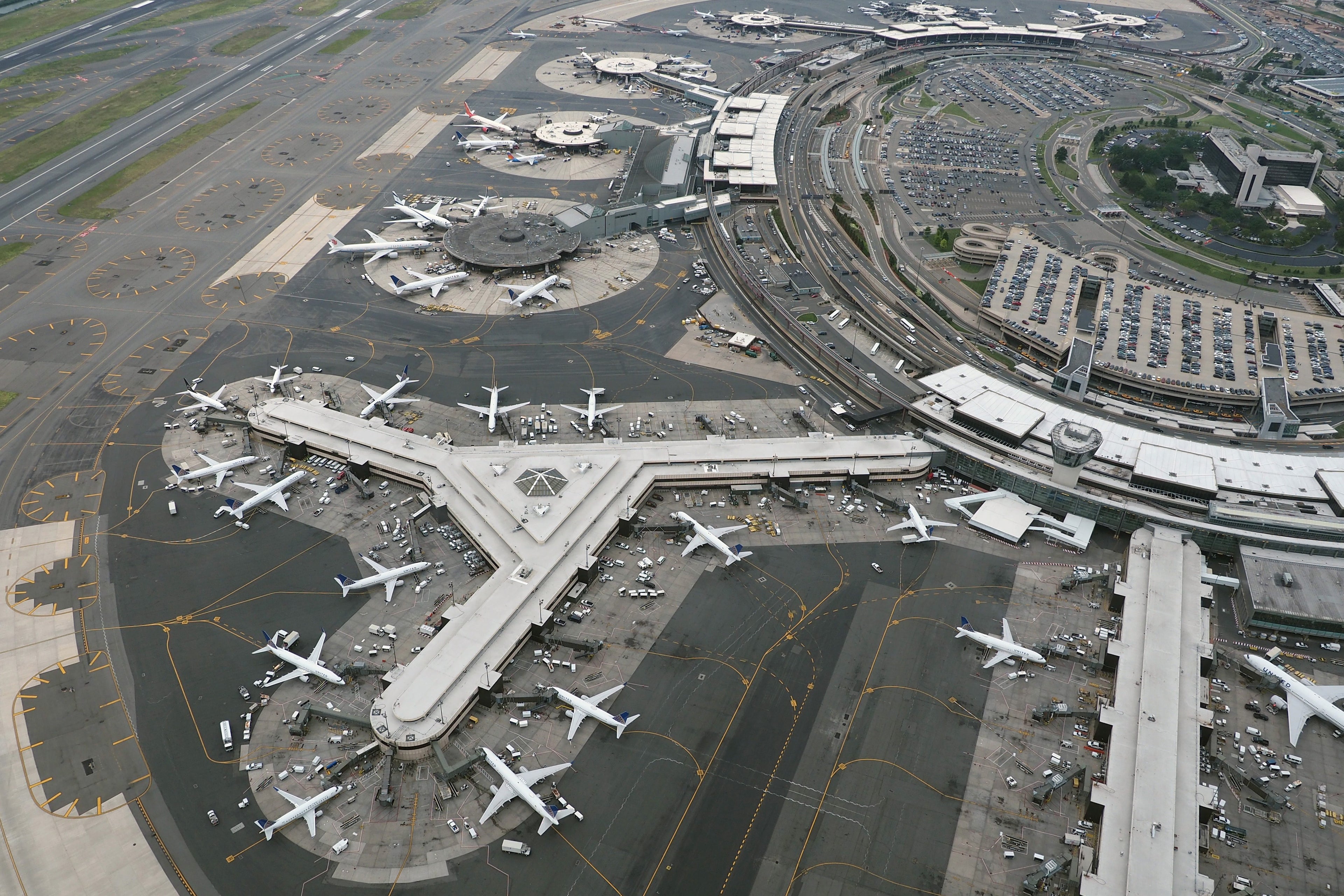 Drone Nearly Hits United 767 Above Newark Airport - The Points Guy