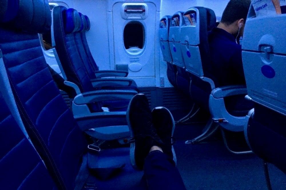 Does United Airlines actually enforce the 'no overhead bin' rule for people  with basic economy tickets? - Quora