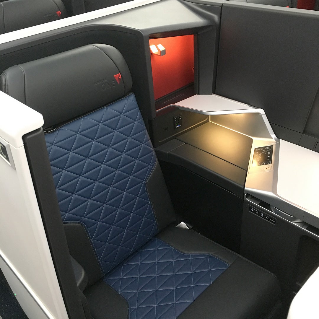 IMG-delta-one-suite-seat-a350