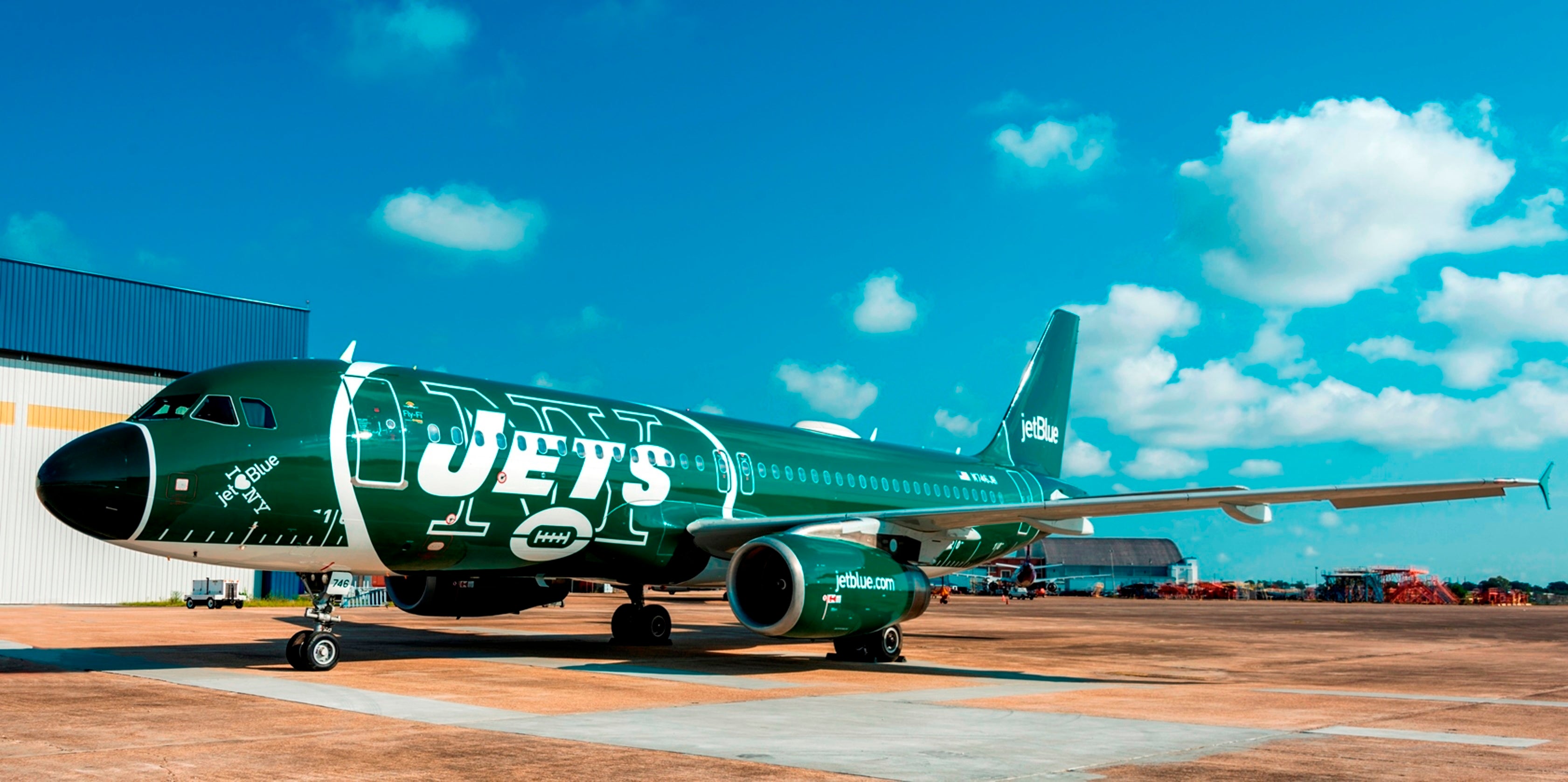 Jetblue Unveils New (Green!) Aircraft to Support the NY Jets
