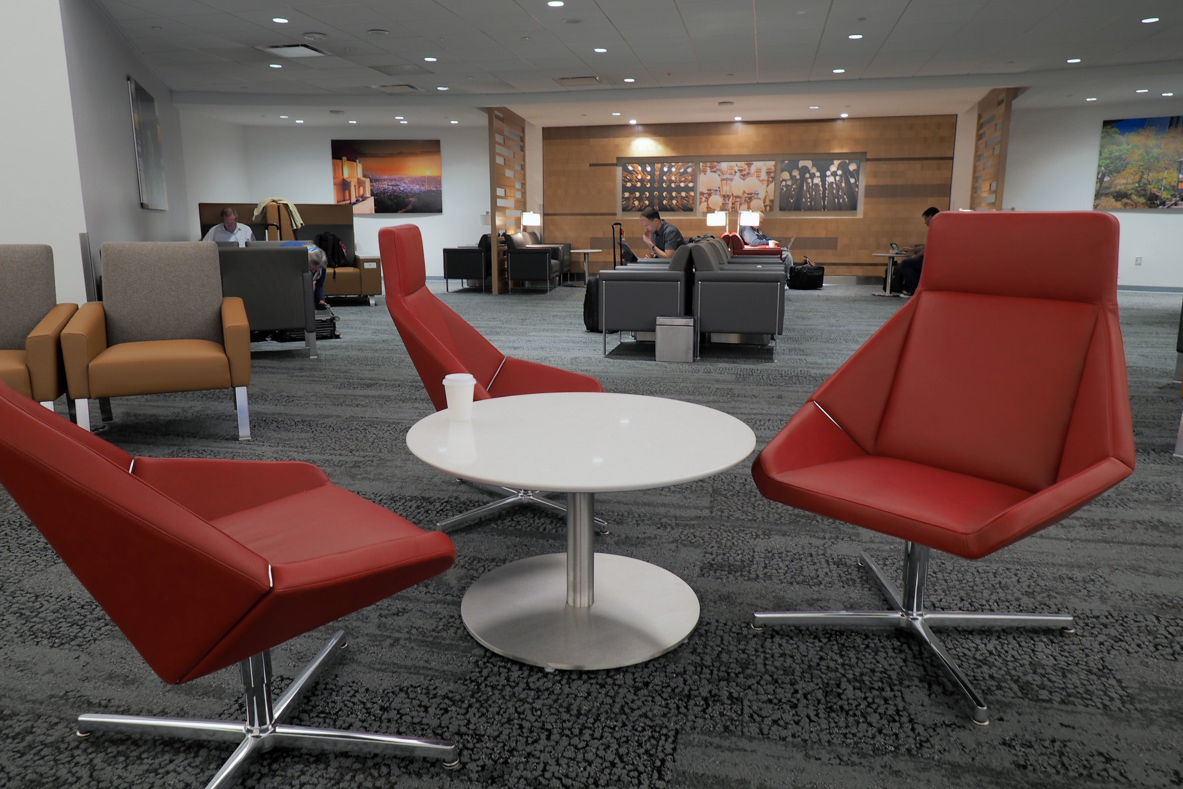 Review: American Airlines Admirals Club — LAX (Terminal 5) - The Points Guy