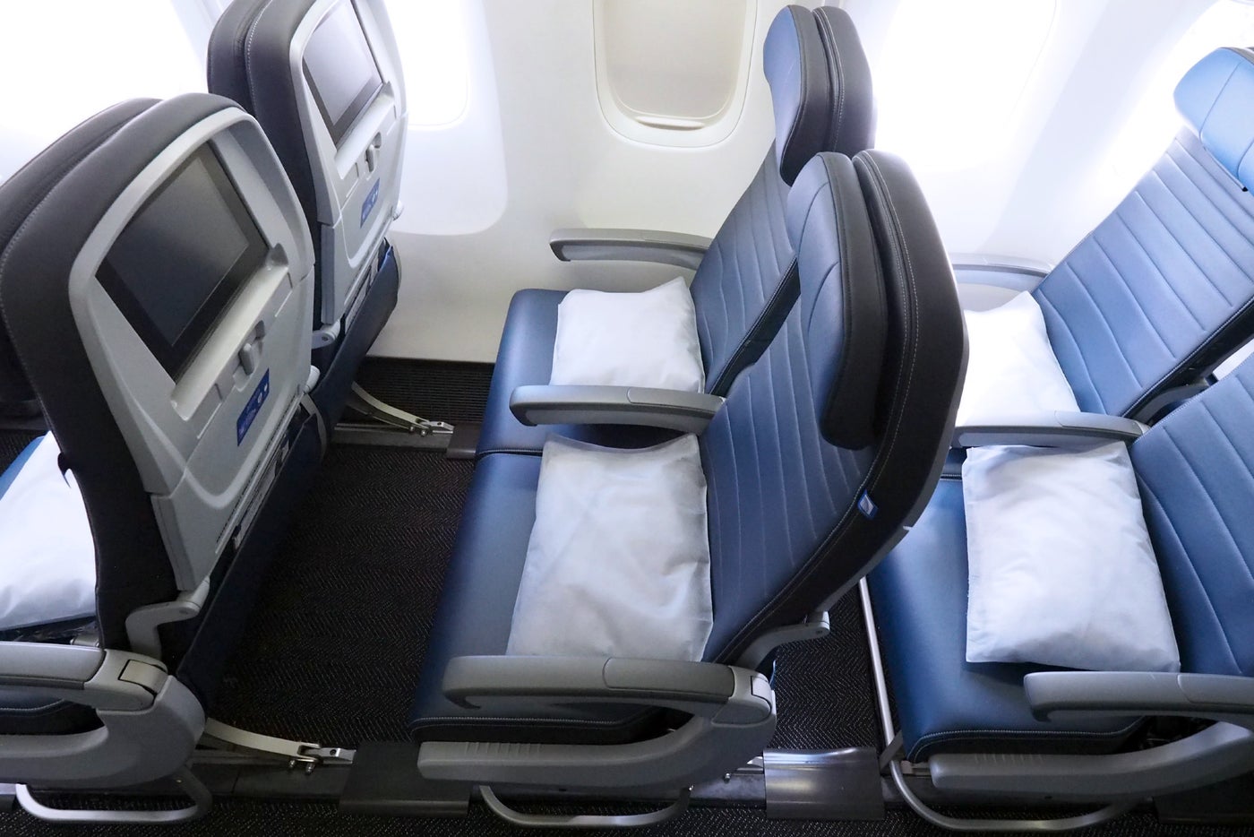 Where to Sit When Flying United's 767300ER Economy