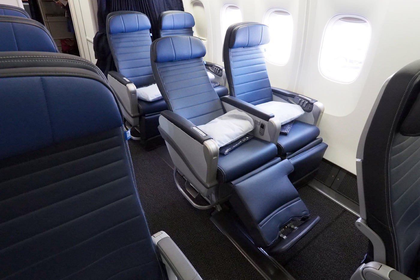 where-to-sit-when-flying-united-s-767-300er-economy