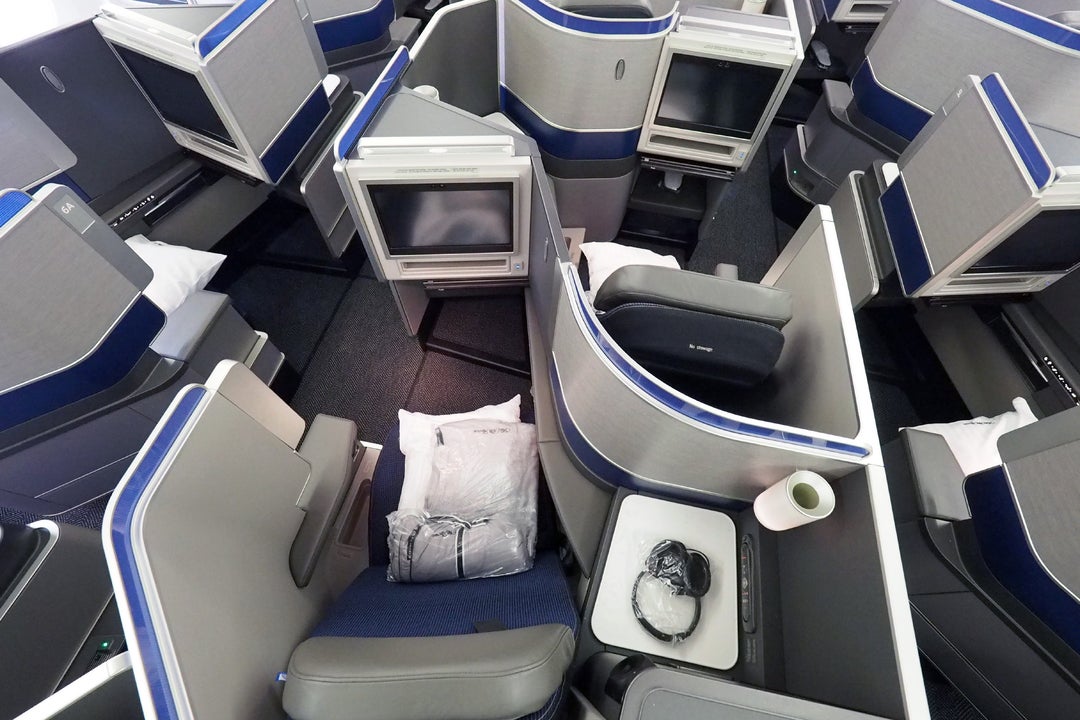 How to Fly United's Lie-Flat Business Seats Domestically - The Points Guy