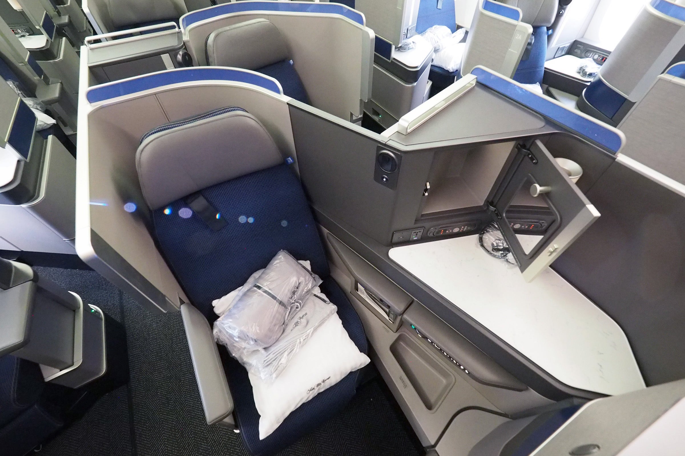 United 767-300ER Polaris Review