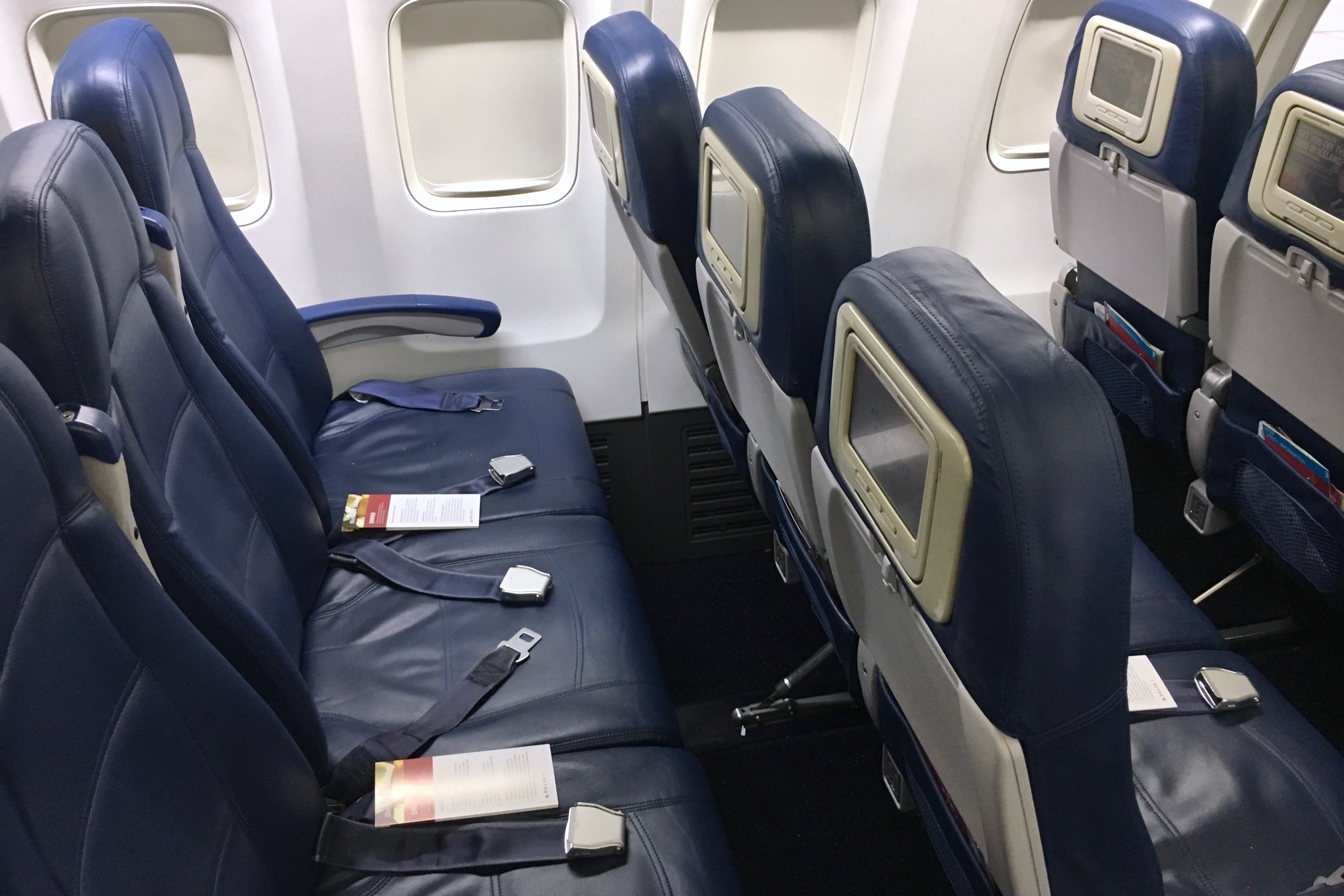 United Airlines, Delta Airlines Basic Economy Review