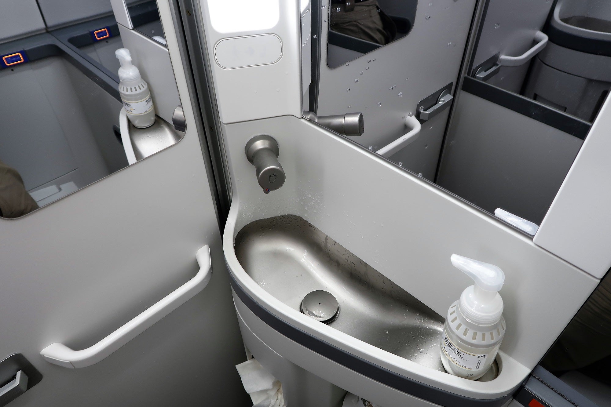American Airlines Confirms Improvements to ‘Project Oasis’ Retrofits — But Only in First Class