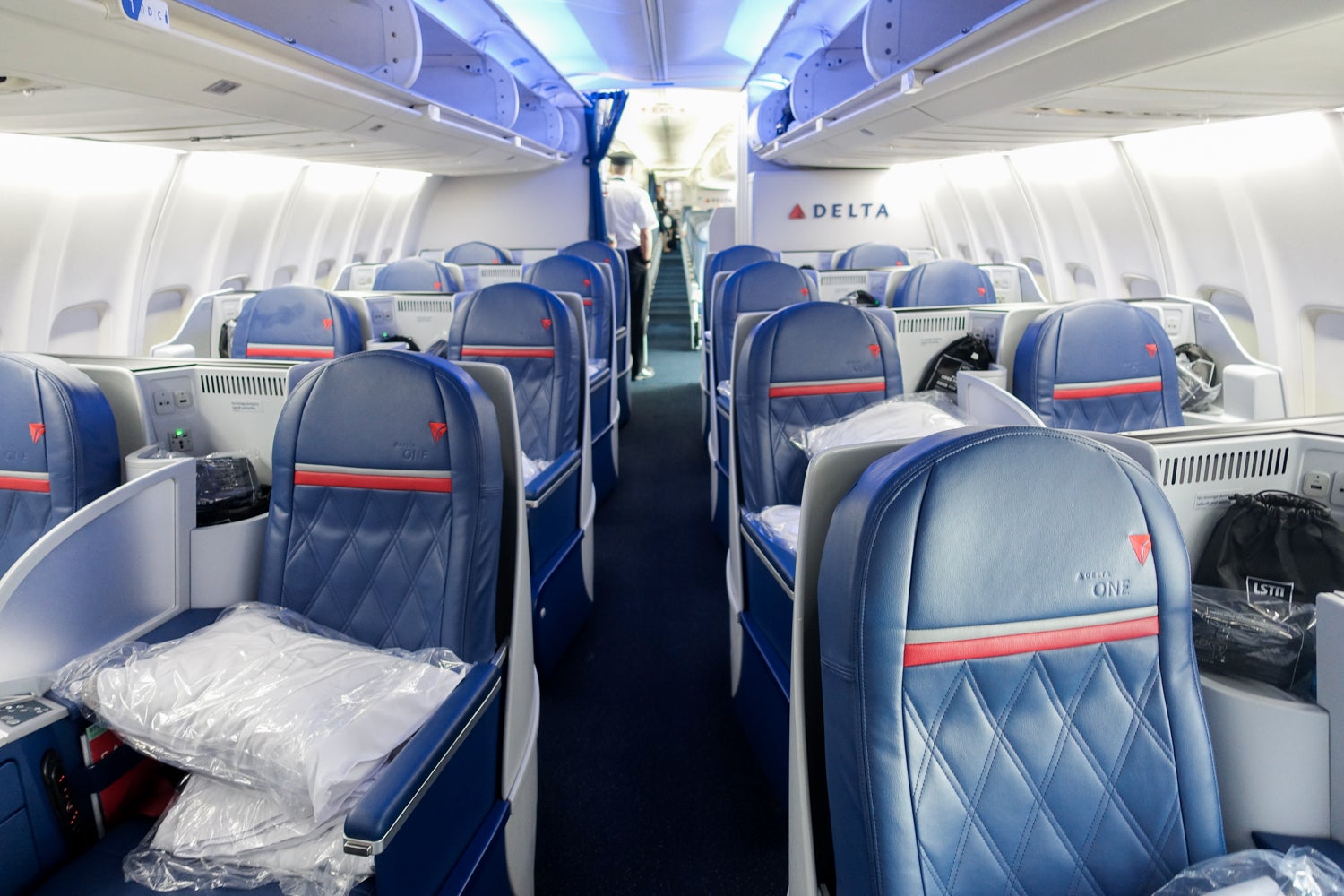 Delta 757-200 (Delta One cabin)
