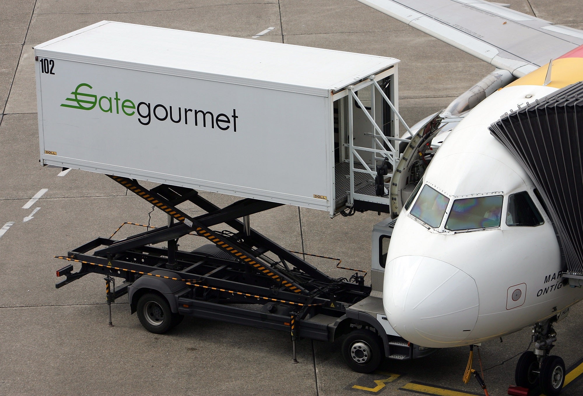 More Airlines Scale Back Gate Gourmet Catering At Lax