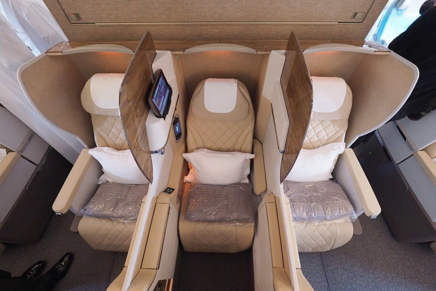 Check Out Emirates First 777 With The New Biz Class Seats 8078