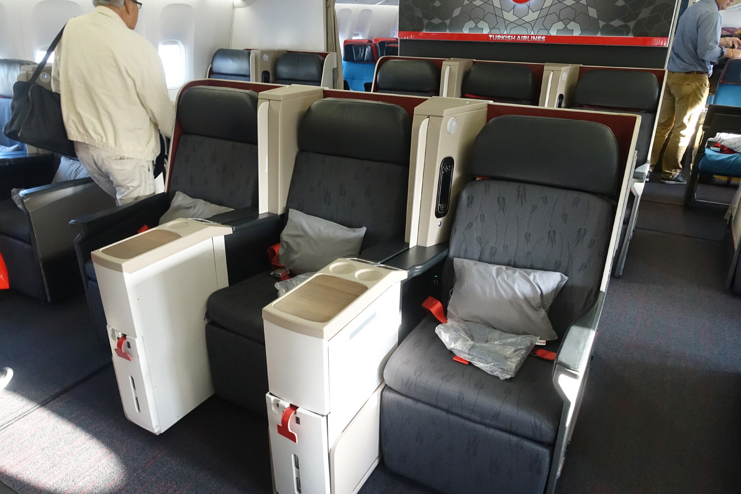 Review: Turkish Airlines (777-300ER) Biz, Dubai-Istanbul - The
