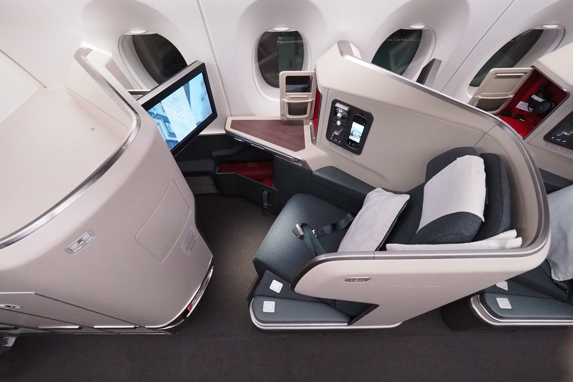 Review Updated Comfort In Cathay Pacific A350 900 Business Class WGKPSE